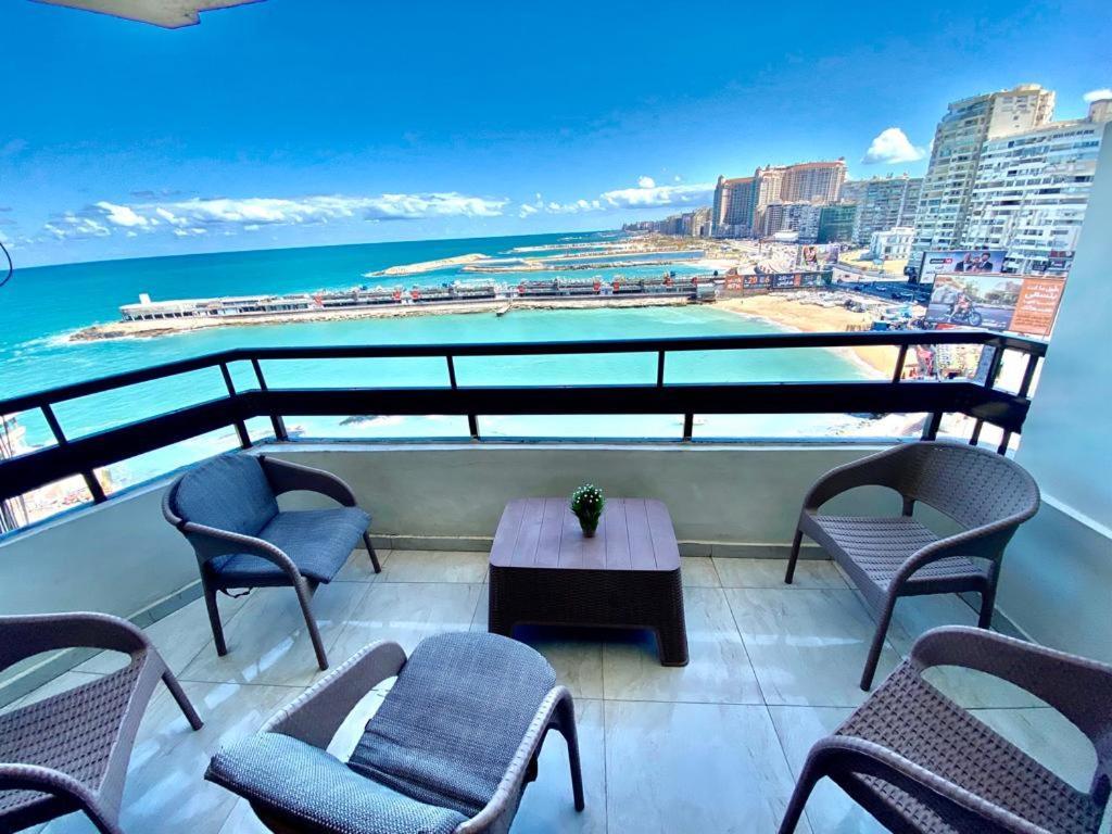 Luxury Gleem 2 Direct Sea View *