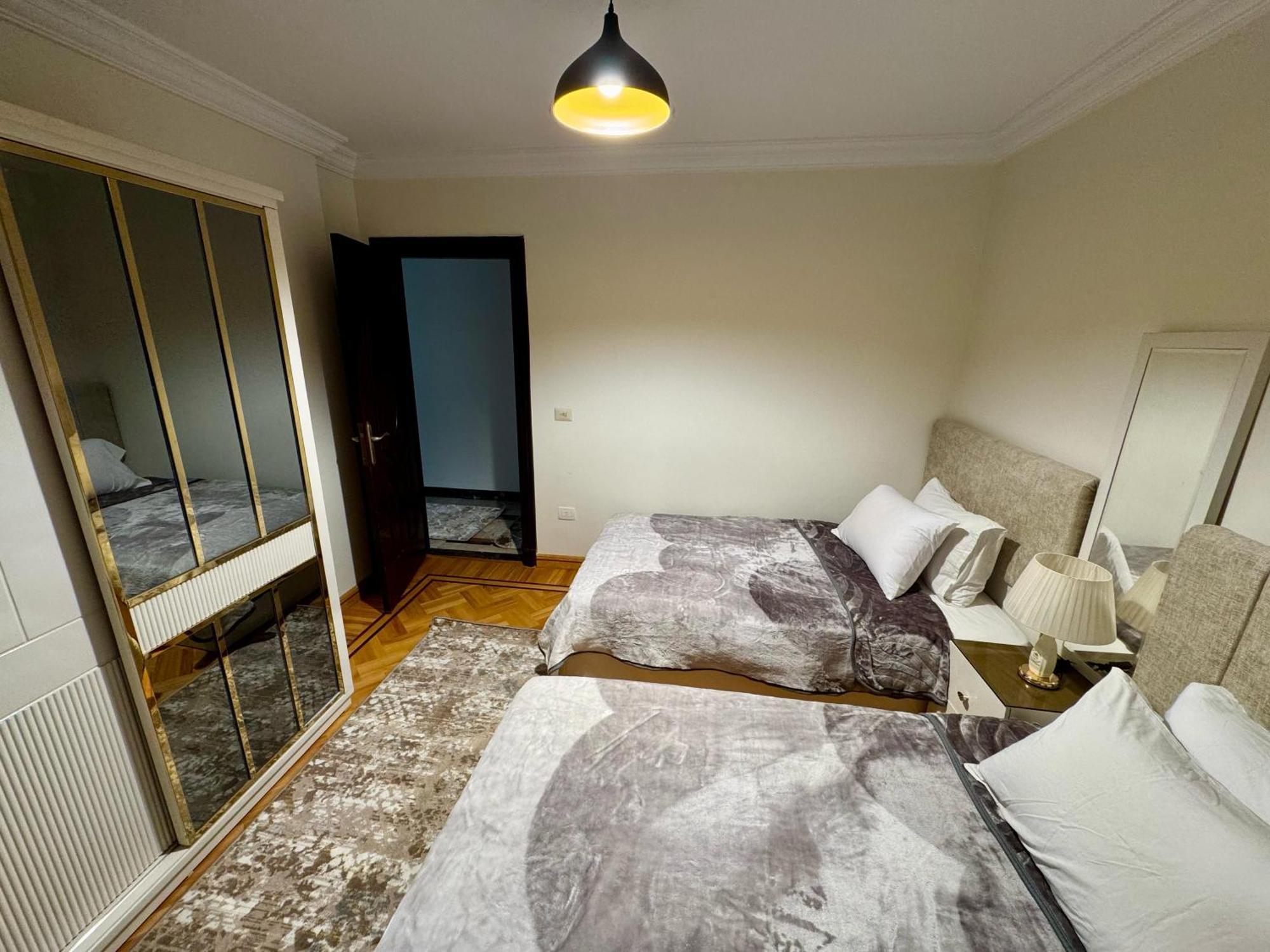 Luxury Gleem 2 Direct Sea View Apartmán *